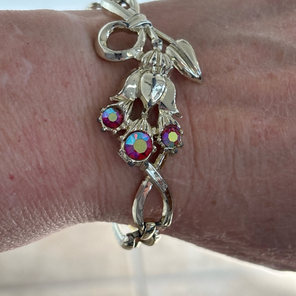 Vintage Rhinestone Floral Gold Tone qBracelet